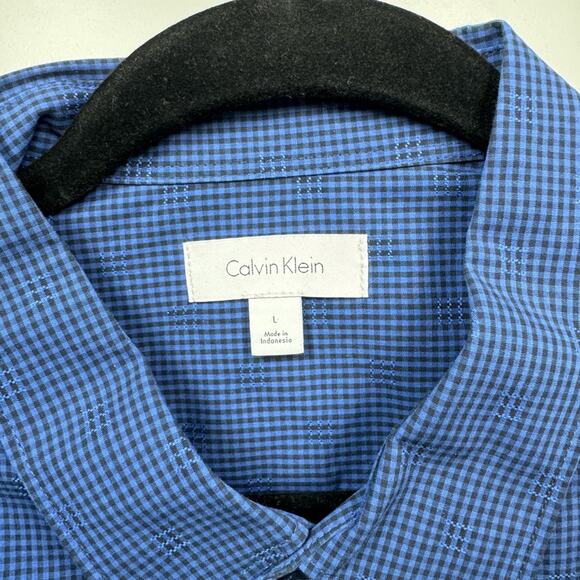Calvin Klein Short Sleeve Button Down Shirt With Hidden Buttons Size Large - Picture 5 of 6